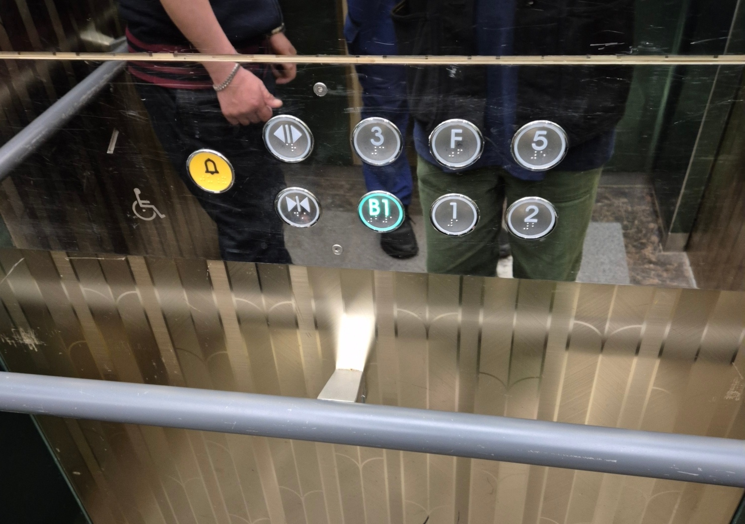 d5f6f-68099fd56dfd8-11d90787abd6c58d4d85c747bfabfc846a3d5f49.jpg